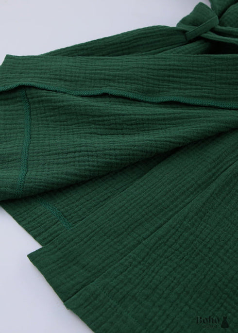 Pijama bohemio de algodón Emily en verde, marrón y gris.